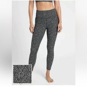 Athleta Ultimate Stash Textured 7/8 Tight Yoga Fitness Pants Size M Black